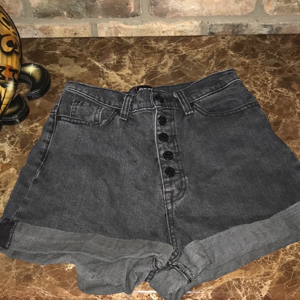Black Short-Shorts